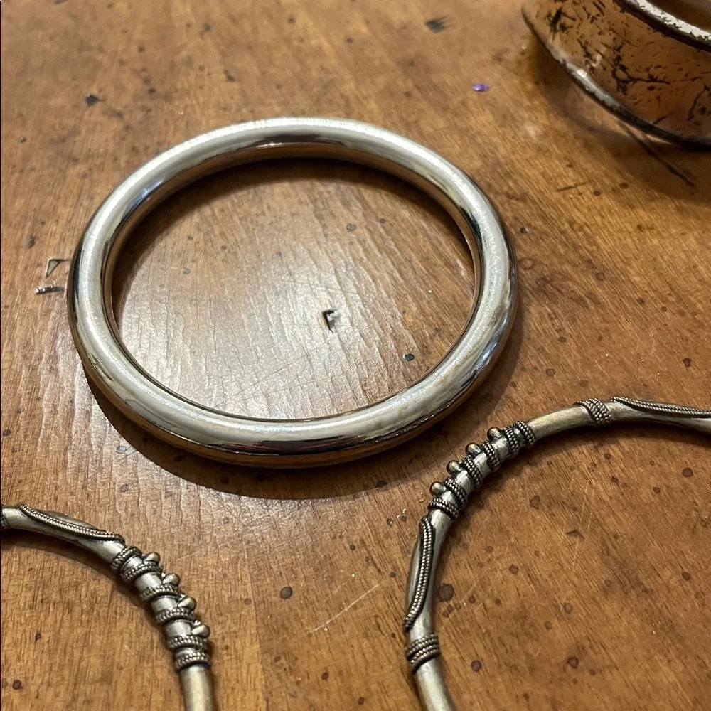 Set of 5 Bracelets silver toned